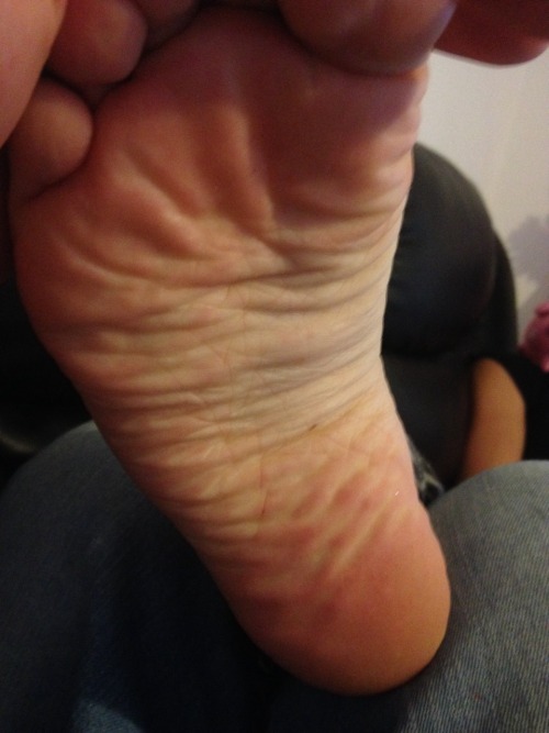 footfetishallstars: shevalone:  Fun with bunny-tickles  FootFetishAllStars. ORIGINAL CONTENT from Tu