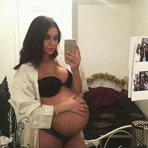bellylove577:Some fairly large full bellies!