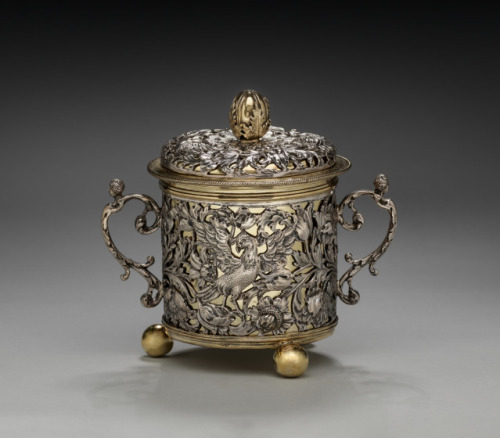 Two-handled cup and cover (London, 1677).  Made of silver and silvergilt.  Dimensions are 17.2 x 11.