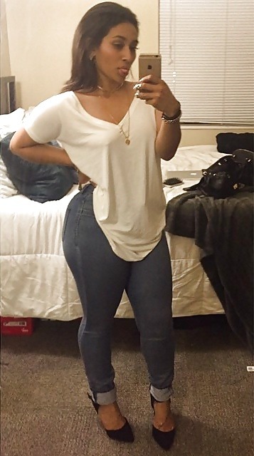 jazziedad:  Sexy&amp;Gorgeous&amp;Curvy Babe 😘 😘 😘 