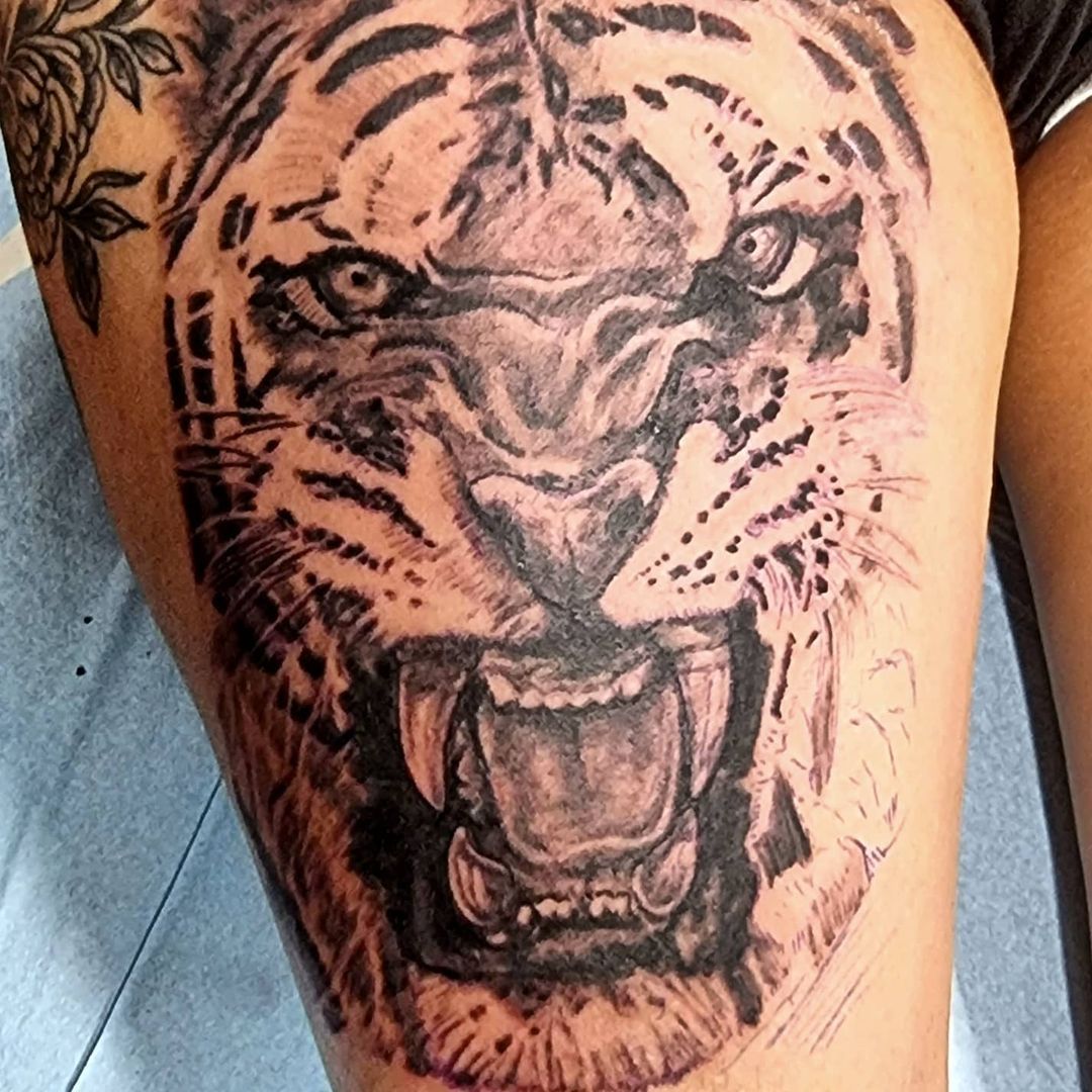 Nick Skunx — First sitting complete on Majo's thigh today...