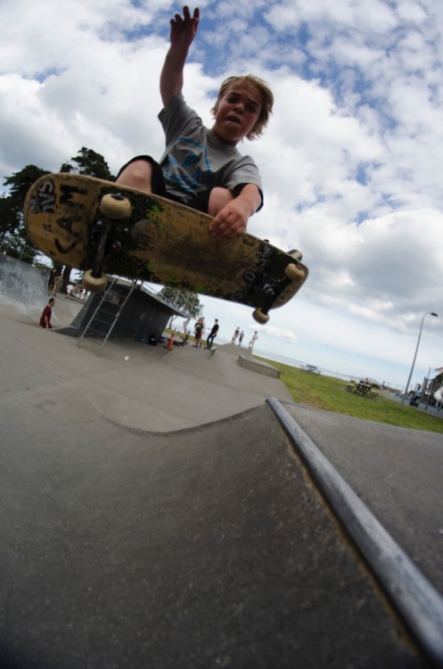 xdegreezbmx: Cameron Famularo sponsored by Gromlinz skate shredding down at browns :D Dwarf Skater. 