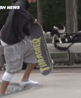 bromancebooty:  Justin Bieber sagging and showing off his ass while skateboarding