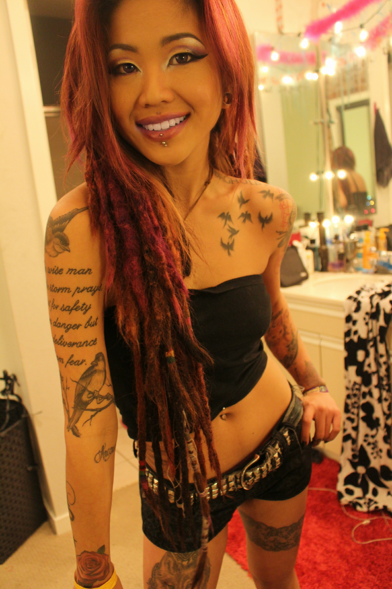 lockpositive:  tattooedstonerbitch:  boom  gorgeous! but you probably knew that already