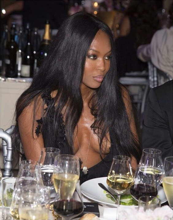 howtobeafxxkinglady:  Naomi in Atelier Versace Fall/Winter 2015  at a AmfAR event