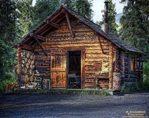 simpleguyinacomplexworld:Savage River Cabin, Denali Alaska by PhotosToArtByMike on Flickr.