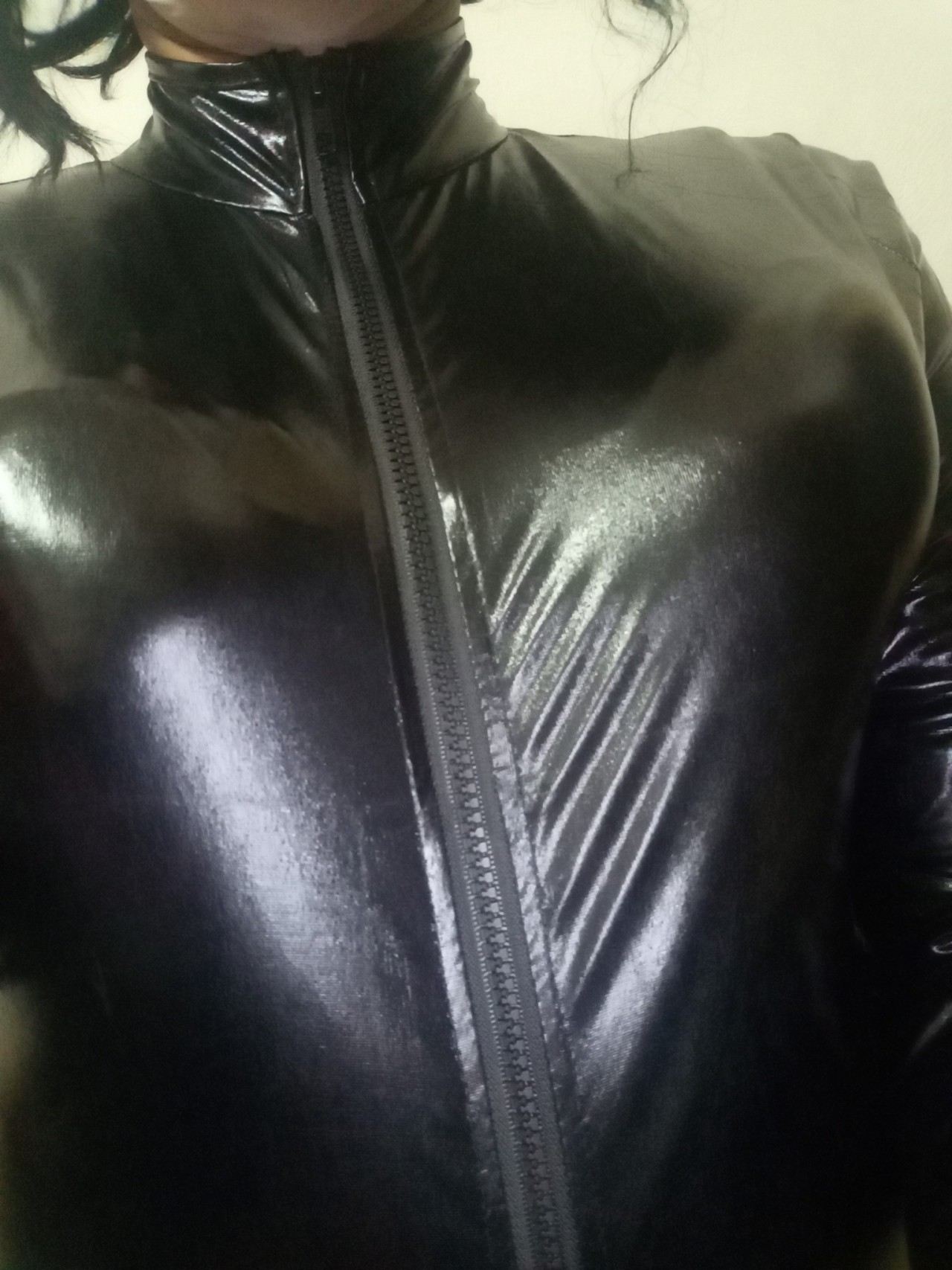byulu:A mysterious figure busted me out of satin prison. As an exchange, she hired me as a cat burglar…This catsuit doesn’t even have pockets. How am I going to carry stuff?There’s a huge possibility that I’ll get rearrested,