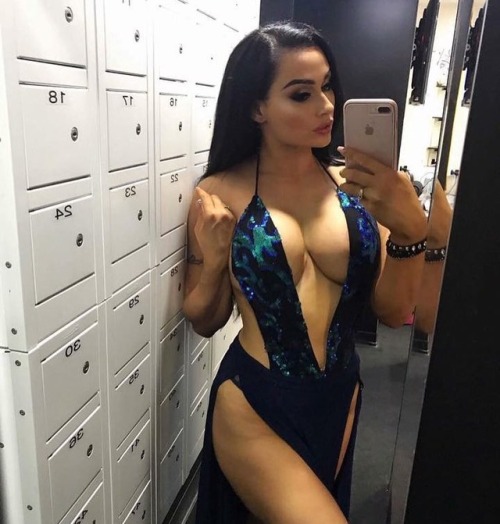 stripper-locker-room:  https://www.instagram.com/cheyenne__hunter/ adult photos