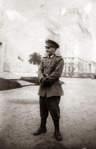Carlos, en el sevicio militar obligatorio / circa 1932 Conscription