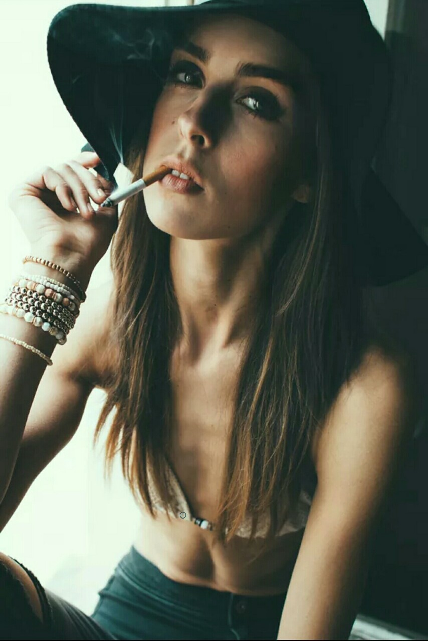 Amy Loves Smoking