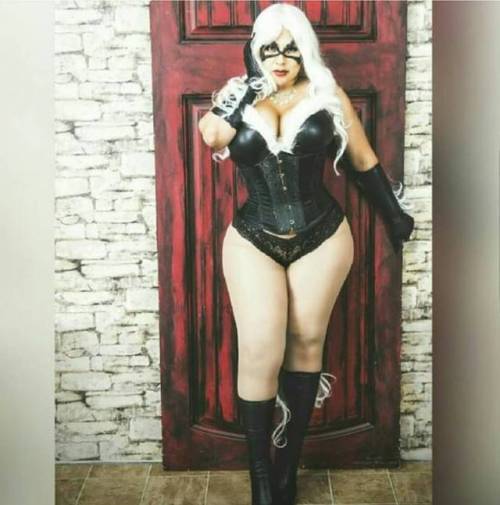 londonandrews: Do you follow @ivydoomkitty ? You SHOULD! She is a fellow curvy lady and animal lover