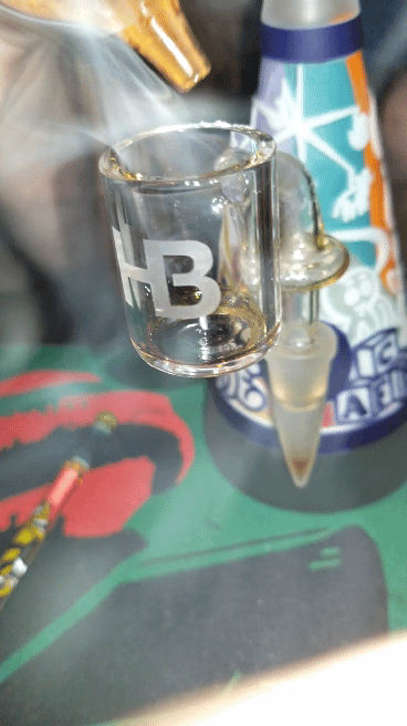 drugssexandhairlesscats: Waxy Wednesday with meltshots of some Clementine nug run