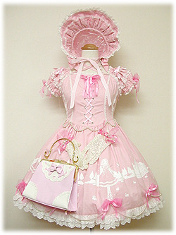 osloli:  Angelic Pretty “Prima Donna” 2005This was never for sale and only made for a fashion show.  
