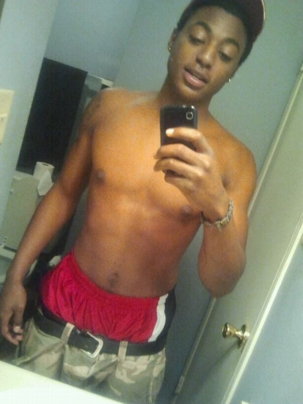 neverkissandtellmuahh:  Delano Patton he is so fine, his dick big, he know how to
