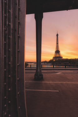 themanliness:      Eiffel by Pascal Kiszon |