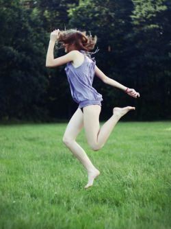 girls-snap:  Jumpp by FotMartua