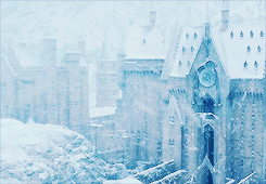 red-russian-spy:movie trivia↳ Harry Potter and the prisoner of Azkaban Alfonso Cuarón had the idea to better establish the layout of Hogwarts to make it seem more like a real place and not simply a group of sets. “We started linking spaces,” Cuaron