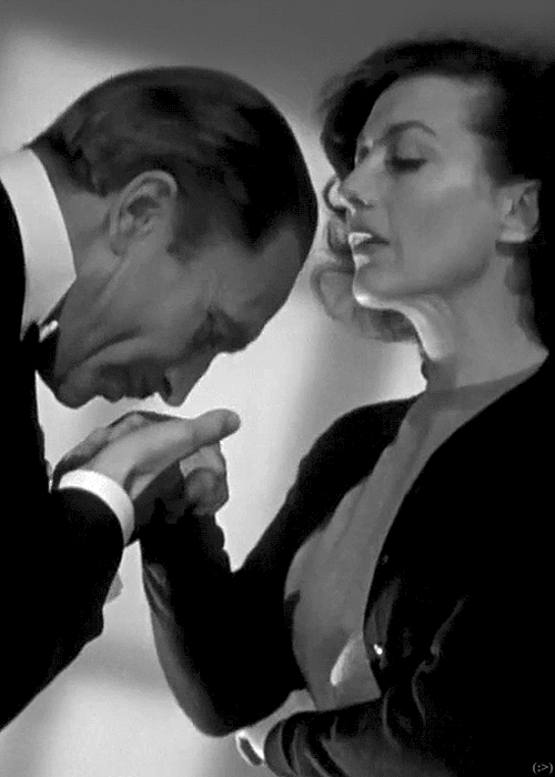 dannaedann:  La educación, la buena educación: imprescindible.—–Conrad Veidt and Joan Crawford in: A