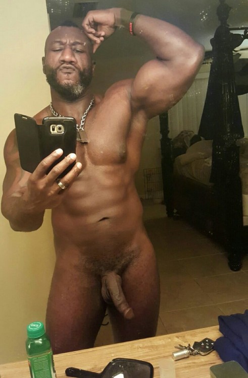 byrd0713:  kinkyblackdaddy:  Pito Savage  Sexy older dude would mos def let him get all of it