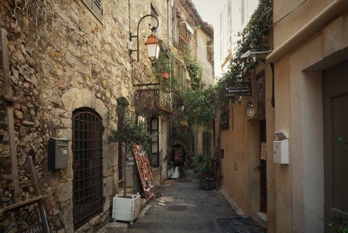 allthingseurope: Mougins, France (by Stefan Jurca)