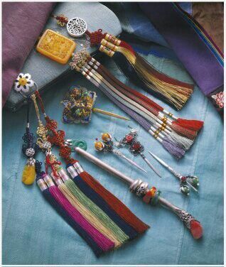 Norigae (hangul: 노리개) is a typical, traditional Korean accessory that is hung from a woman’s j