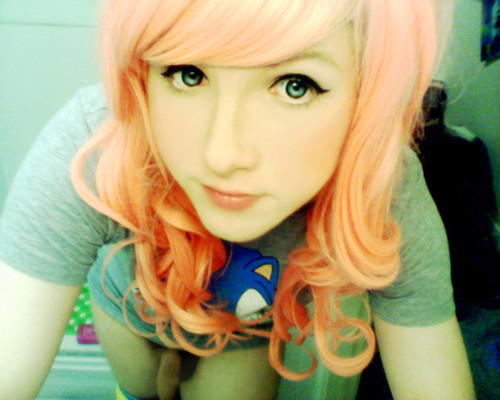 tvlaya:  ♥Follow Me Please♥ TV Laya  She is beautiful ;)