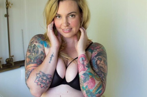 italiankong:  Tattooed Aussie Miss Haylonn. Curvy beauty!  WOW!!