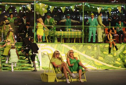 olympics365:  Best volunteer job ever or what?