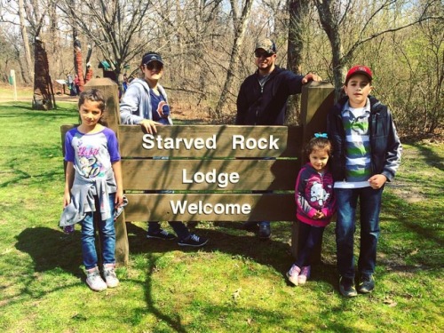 Starved Rock Lodge #naturewalk #familyday #StarvedRock #familia #mayorga #saturday (at Starved Rock 