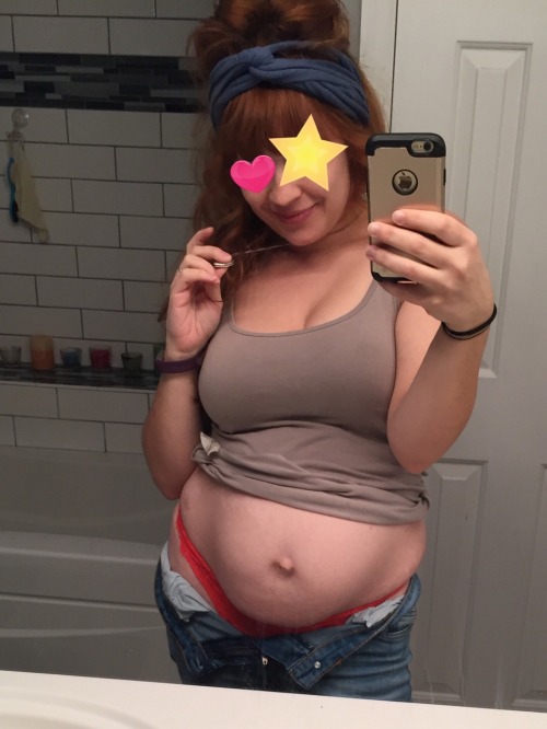 absinthelaveep: Pregnant peek-a-boo 