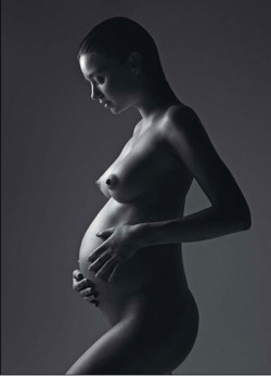 no-bra-celebrities:  Miranda Kerr posing nude before and during pregnancy