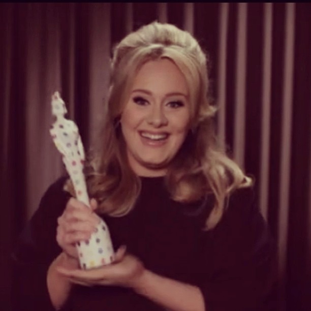 oneandonlydaydreamers:  Adele looks so pretty last night when she did her speech