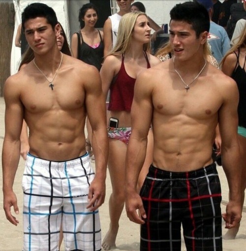 texasfratboy:  Hello boys!!