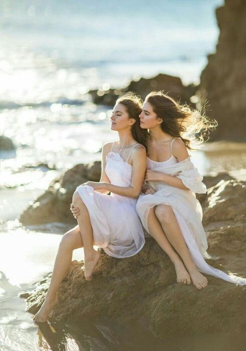 femmebeautysensual: Nina and Randa by Irene Rudnyk