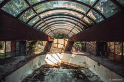 abandonedandurbex:  Deteriorating Indoor pool at a forgotten mountain Resort [5307x3538]