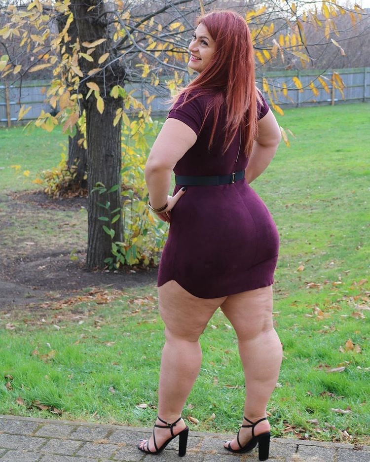 my-thick-pics:  Ioana Chira