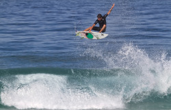 ibelieveinsurfing:  Filipe Toledo going high 