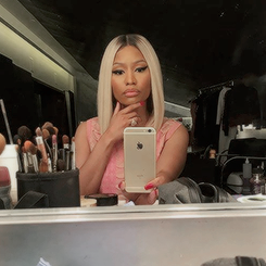 dailynicki:@nickiminaj: Grizz said when my hair is blonde, I act “blonde”.she’s bak bitch