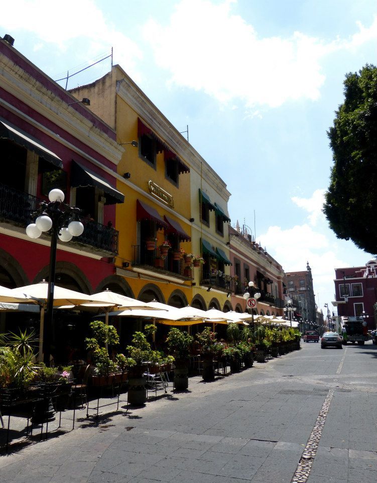 Dimanche 31 mars
Jour 10, Puebla
Puebla est la capitale de l'état du même nom et se situe à deux bonnes heures du sud de Mexico. Le centre historique est inscrit au patrimoine mondial de l'humanité par l'Unesco et regorge de demeures espagnoles du...