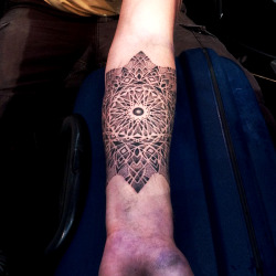 thievinggenius:  Tattoo done by Jondix.