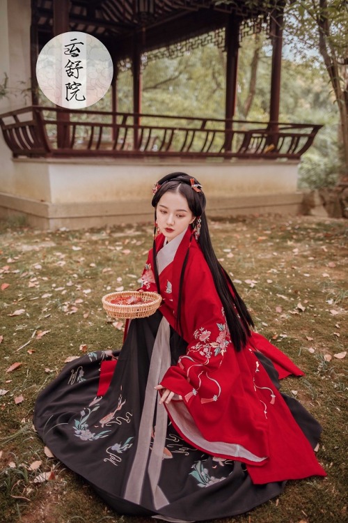 Traditional Chinese hanfu by 云舒院