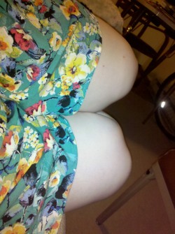 chubby-bunnies:  Love my thighs and knees,