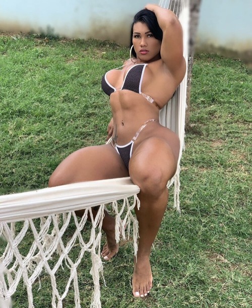 shape-lover:Alessandra AlvesShape-lover