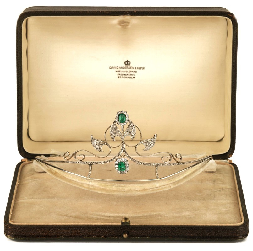 carolathhabsburg: White gold, emerald and diamond tiara by David Andersen &amp;