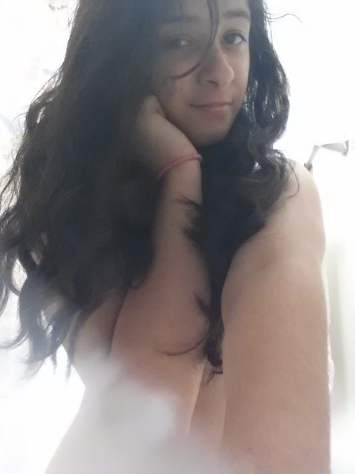 fantasies-and-temptations:Naked selfies are the best selfies.