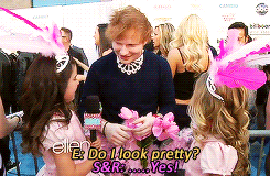 the-absolute-funniest-posts:  onlynewfaces: Sophia Grace and Rosie talking to Ed