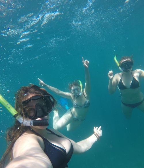 smallboobhumiliation:Even when underwater, busty girls are superior 