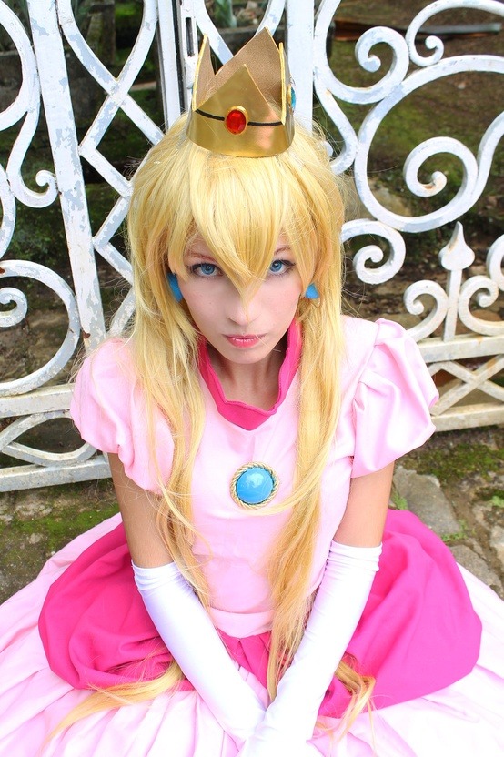 cosplay-and-costumes:  Princess Peach, Super Mario Bros by MishiroMirage. http://cosplay-and-costumes.tumblr.com