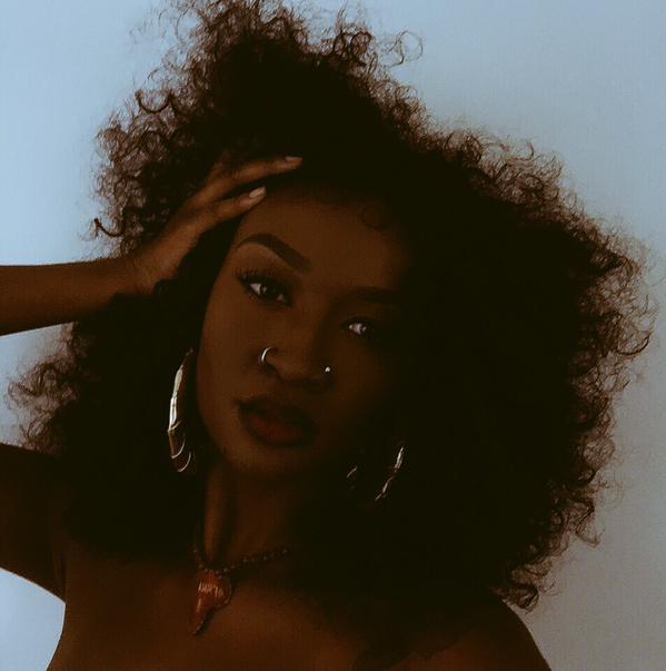 rudegyalchina:  56blogscrazy:  melanin at it’s best   Omfg !!! Put her on a t shirt
