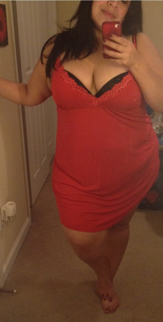 realcurveslatina2012:  Red is definitely my favorite color 💄